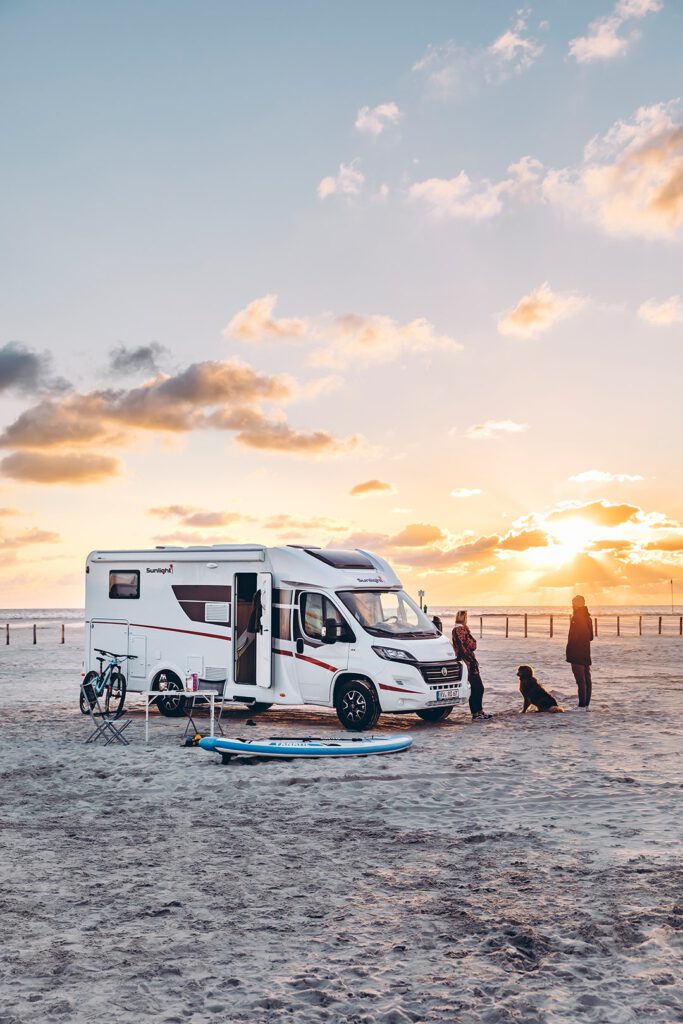 Huurcamper op het strand
